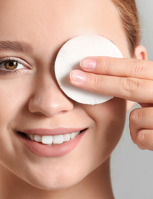 ¿Cómo desmaquillarte correctamente las pestañas? - paso 1