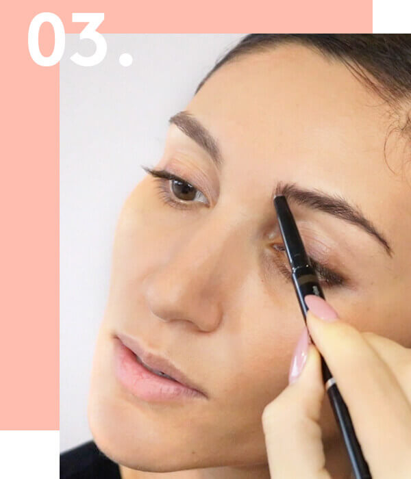 Ésika maquillaje para vestido negro con Maria Jose Sobarzo - Paso 3